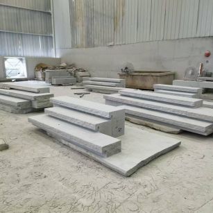 廊坊 整石台阶（大面火烧+侧面自然面），出货前厂内拼装