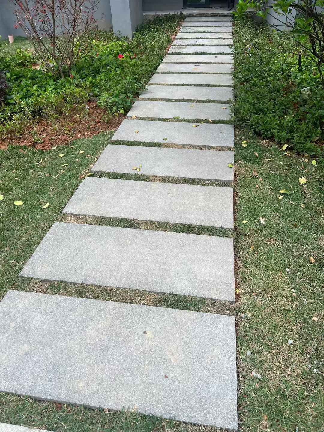 廊坊 芝麻黑小区踏步、汀步石铺装效果