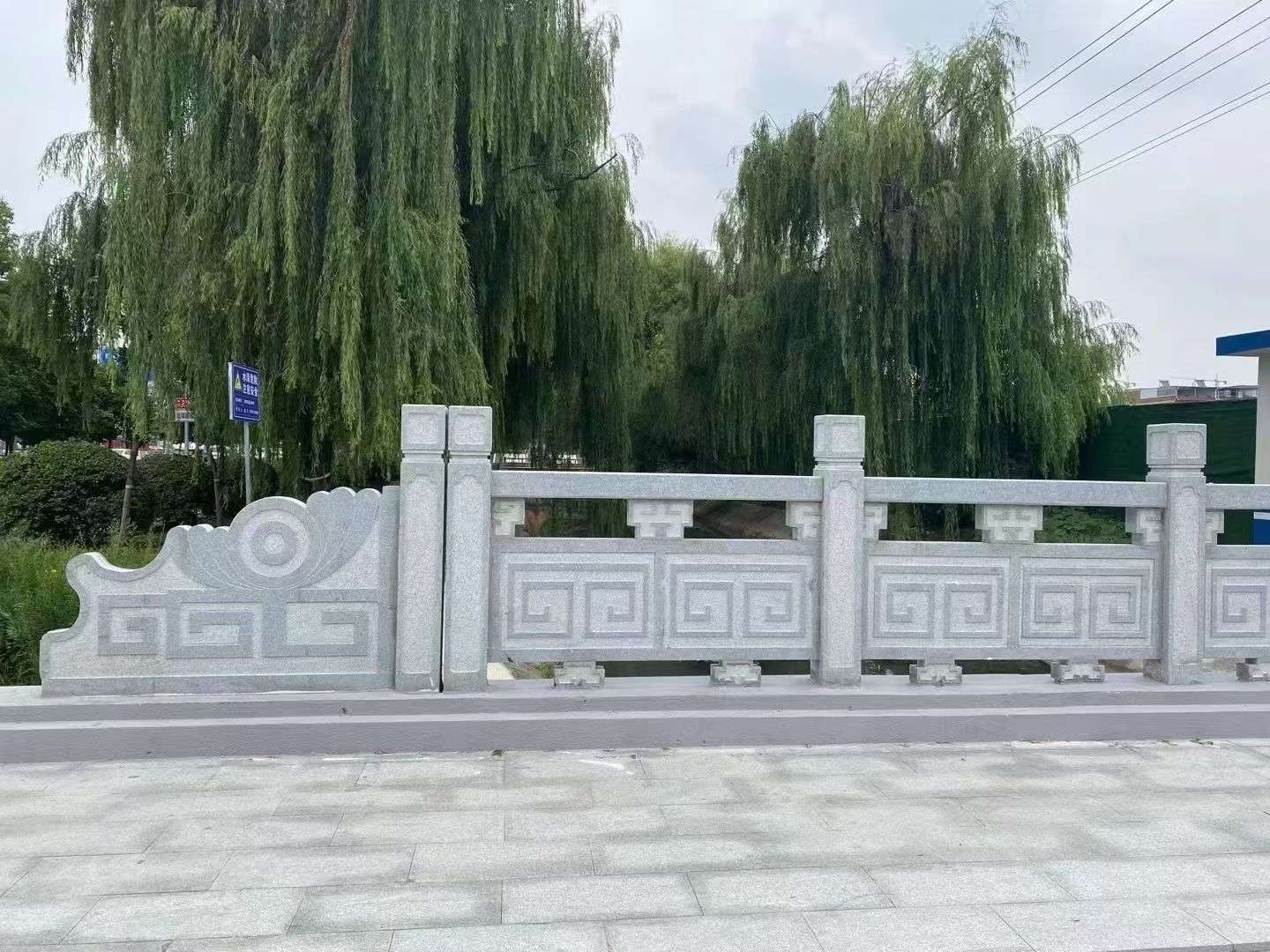 廊坊 芝麻灰桥栏杆、河道栏杆安装效果