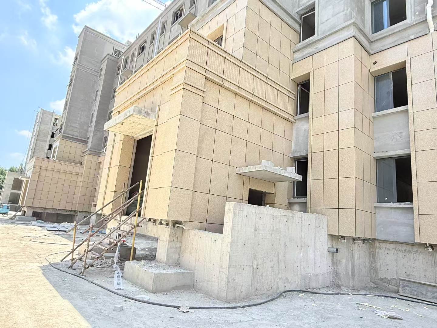 廊坊 黄金麻干挂，工地实拍