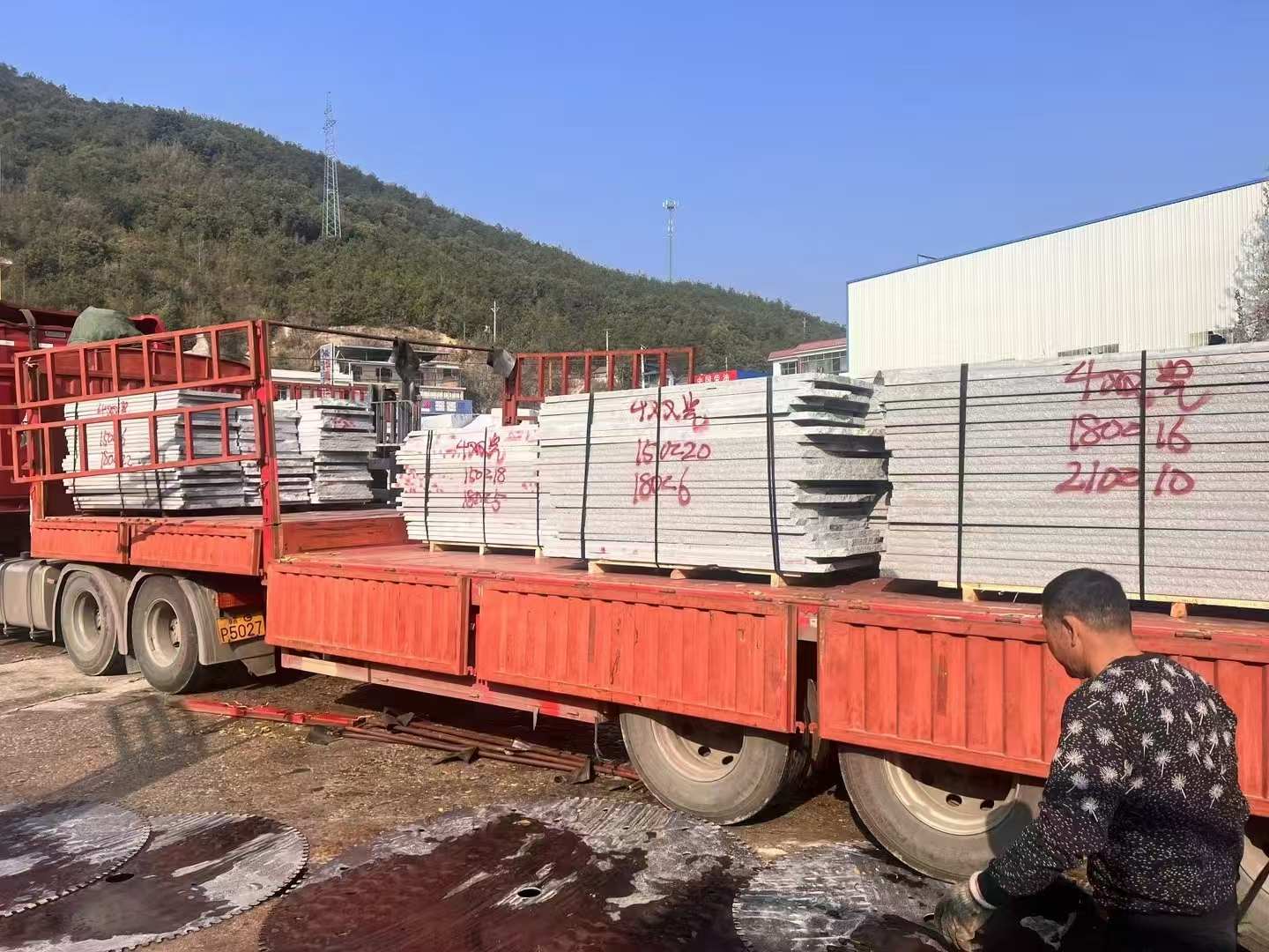 廊坊 芝麻灰花岗岩光面毛板出货日常