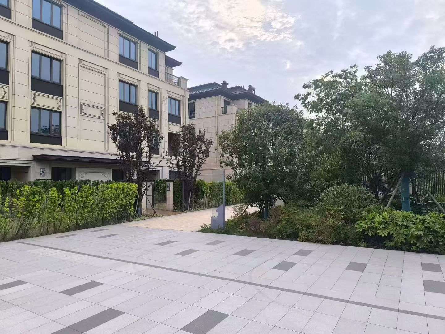 廊坊 芝麻白与芝麻白搭配铺装，尺寸1200*600